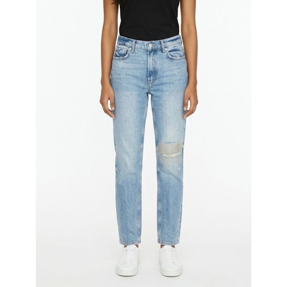 FREE PEOPLE | Distressed Raw Hem “Dirt” Knee Medium Wash Women’s Size 24 (00)